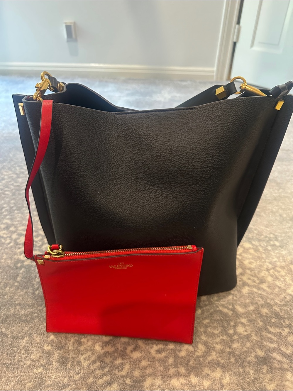 Valentino Garavani Black Leather V logo with Boho bag large NWOT - Picture 5 of 16